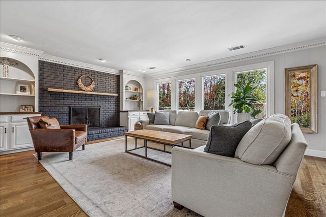 2686 FOX CREEK DR, Germantown, TN 38138