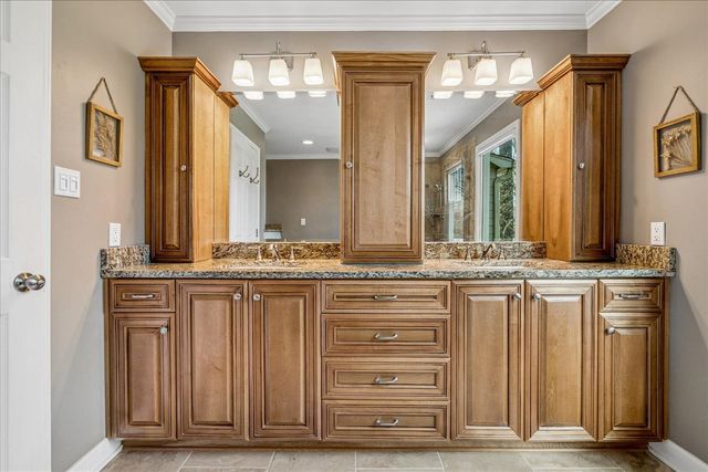 2686 FOX CREEK DR, Germantown, TN 38138