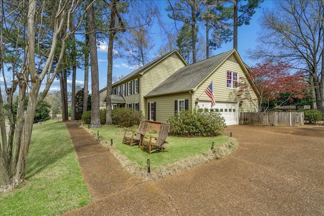 2686 FOX CREEK DR, Germantown, TN 38138