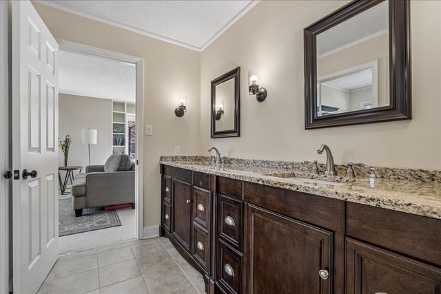 2686 FOX CREEK DR, Germantown, TN 38138