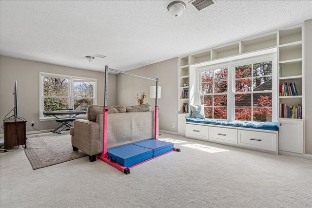 2686 FOX CREEK DR, Germantown, TN 38138