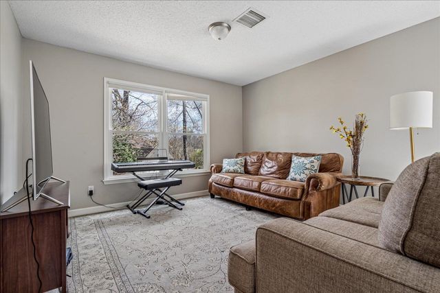 2686 FOX CREEK DR, Germantown, TN 38138