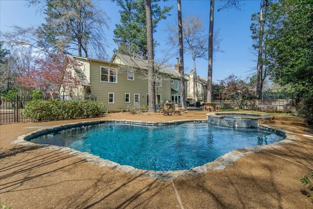 2686 FOX CREEK DR, Germantown, TN 38138