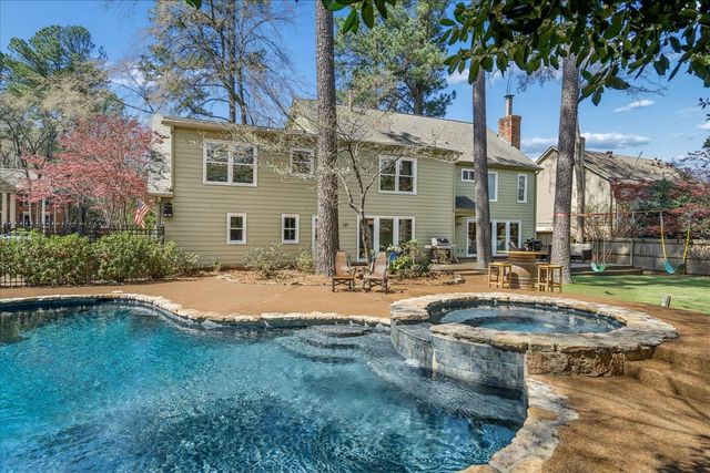 2686 FOX CREEK DR, Germantown, TN 38138