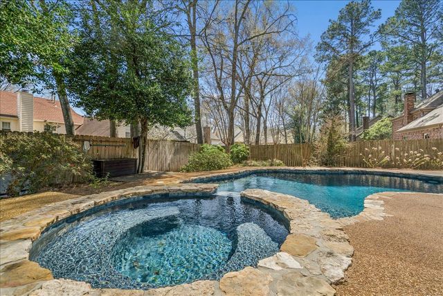 2686 FOX CREEK DR, Germantown, TN 38138