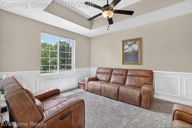 21926 Duns Scotus Street, Southfield, MI 48075