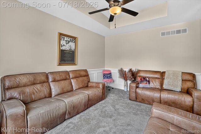 21926 Duns Scotus Street, Southfield, MI 48075