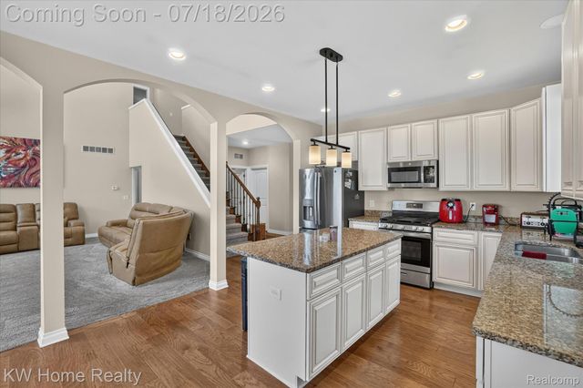 21926 Duns Scotus Street, Southfield, MI 48075