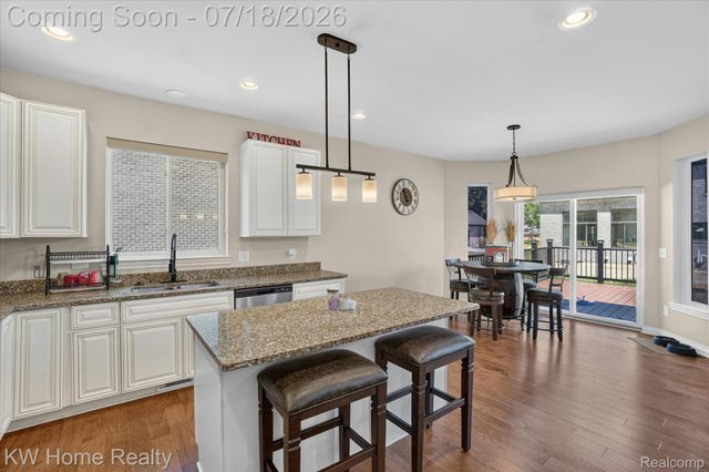 21926 Duns Scotus Street, Southfield, MI 48075