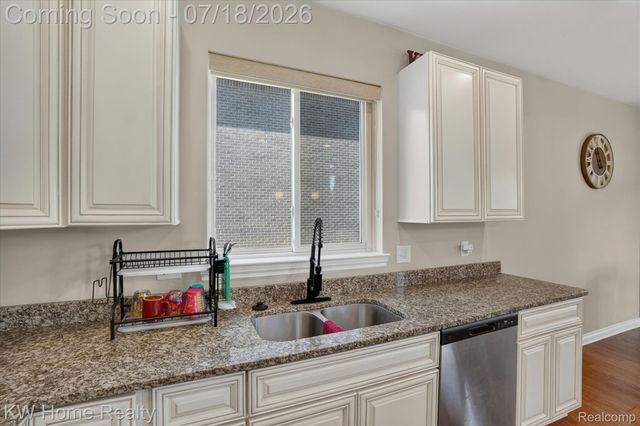 21926 Duns Scotus Street, Southfield, MI 48075