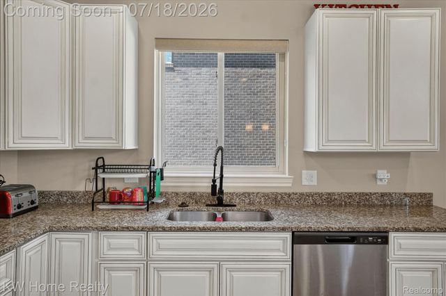21926 Duns Scotus Street, Southfield, MI 48075