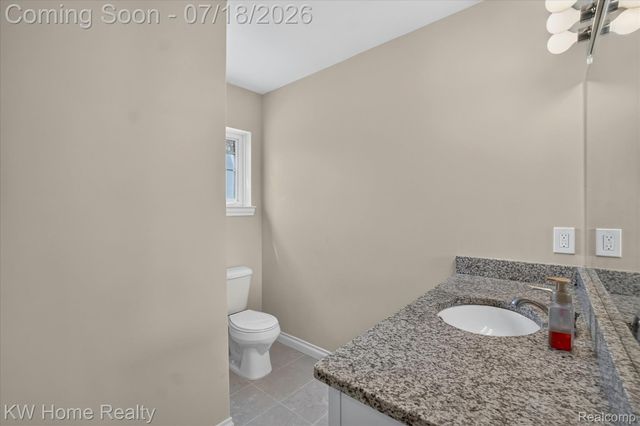 21926 Duns Scotus Street, Southfield, MI 48075