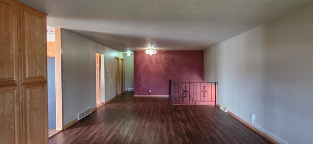 925 Riverview Drive, Valley City, ND 58072