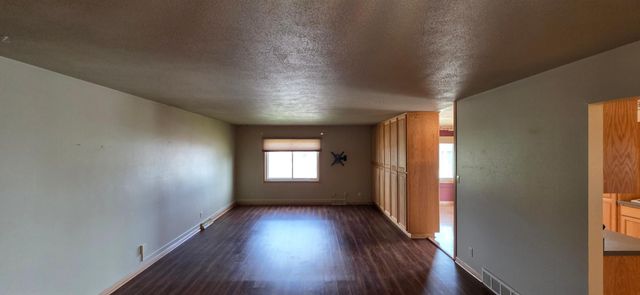 925 Riverview Drive, Valley City, ND 58072