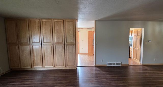 925 Riverview Drive, Valley City, ND 58072