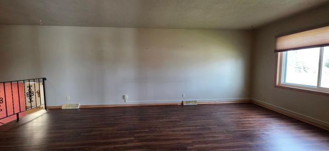 925 Riverview Drive, Valley City, ND 58072