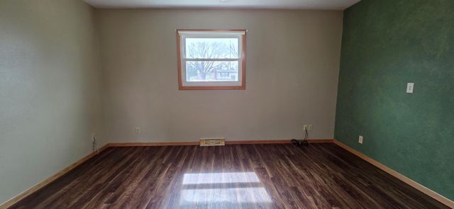 925 Riverview Drive, Valley City, ND 58072