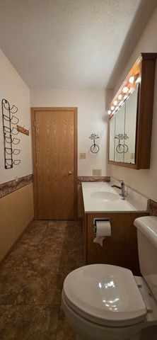 925 Riverview Drive, Valley City, ND 58072