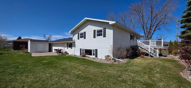 925 Riverview Drive, Valley City, ND 58072