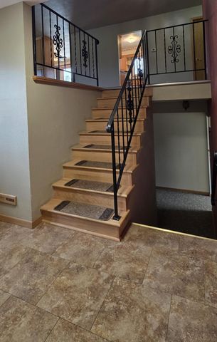 925 Riverview Drive, Valley City, ND 58072