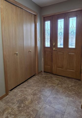 925 Riverview Drive, Valley City, ND 58072