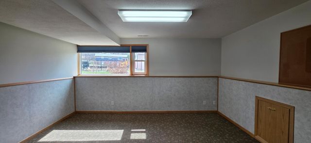 925 Riverview Drive, Valley City, ND 58072