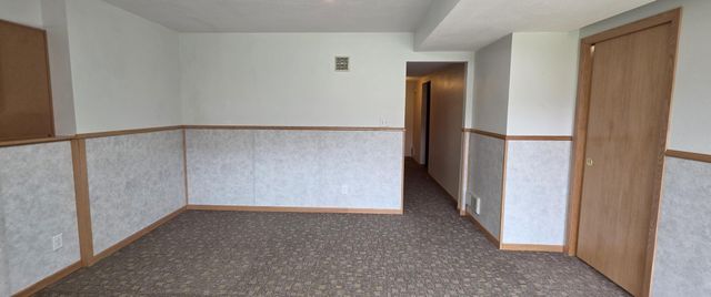 925 Riverview Drive, Valley City, ND 58072