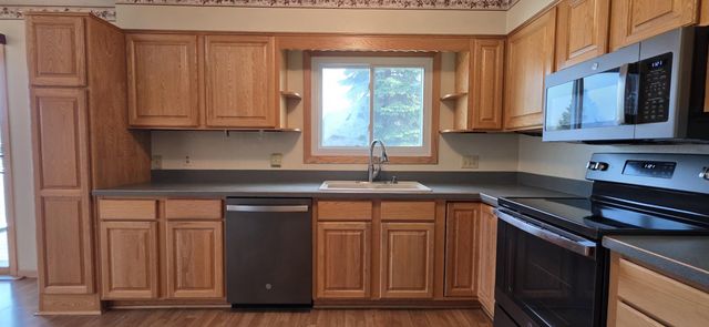 925 Riverview Drive, Valley City, ND 58072