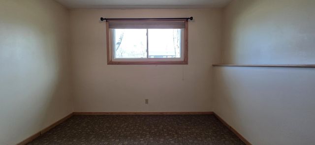 925 Riverview Drive, Valley City, ND 58072