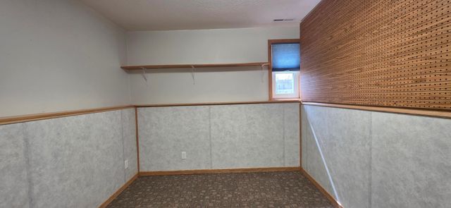 925 Riverview Drive, Valley City, ND 58072