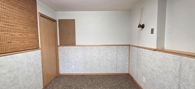 925 Riverview Drive, Valley City, ND 58072