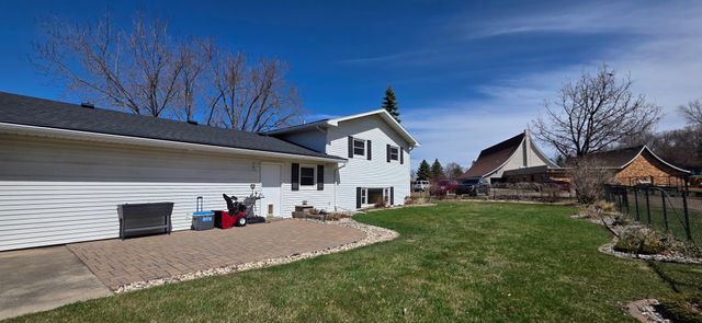 925 Riverview Drive, Valley City, ND 58072
