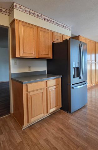 925 Riverview Drive, Valley City, ND 58072