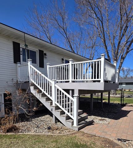 925 Riverview Drive, Valley City, ND 58072