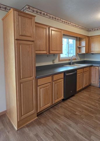925 Riverview Drive, Valley City, ND 58072