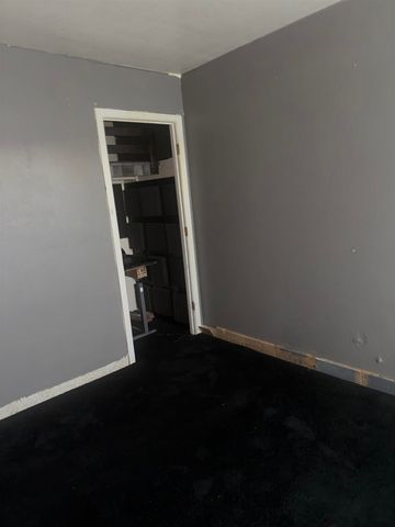 81 81 Esquina, San Francisco, CA 94134