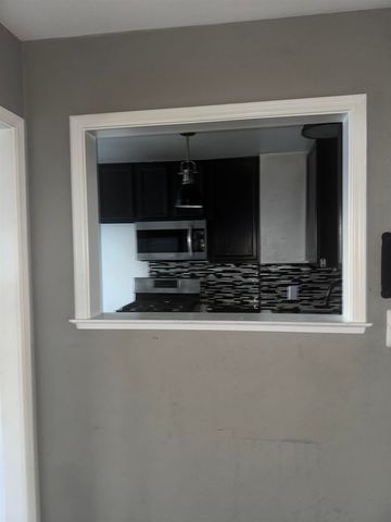 81 81 Esquina, San Francisco, CA 94134