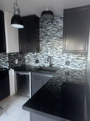 81 81 Esquina, San Francisco, CA 94134