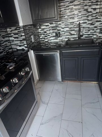 81 81 Esquina, San Francisco, CA 94134