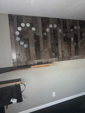 81 81 Esquina, San Francisco, CA 94134