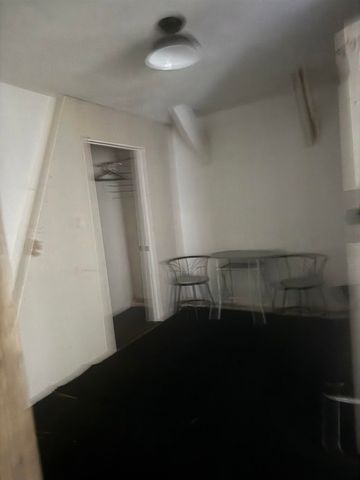 81 81 Esquina, San Francisco, CA 94134