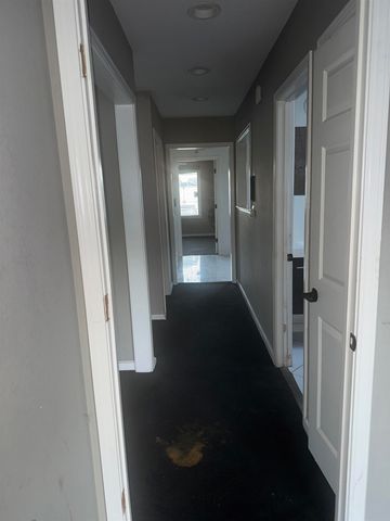 81 81 Esquina, San Francisco, CA 94134