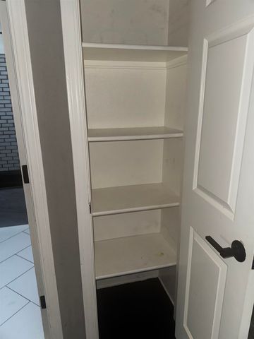 81 81 Esquina, San Francisco, CA 94134