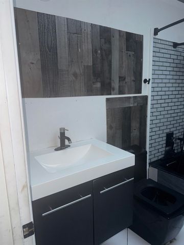 81 81 Esquina, San Francisco, CA 94134