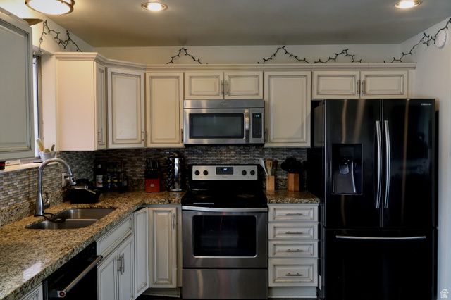 8172 W BOWLER CIR, Magna, UT 84044