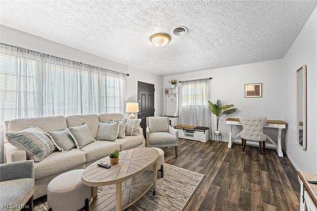 2225 Martha Avenue NE, Canton, OH 44705