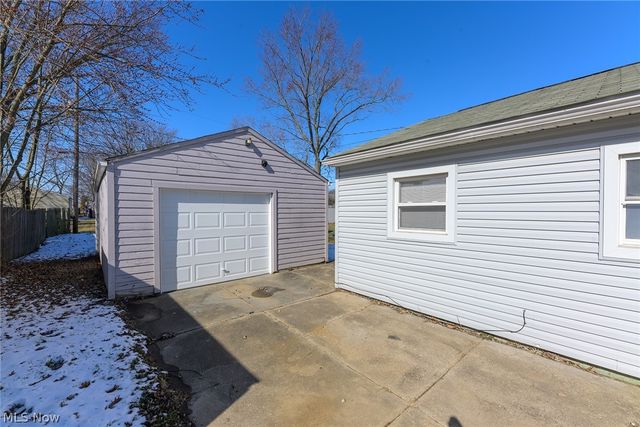 2225 Martha Avenue NE, Canton, OH 44705