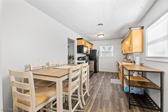 2225 Martha Avenue NE, Canton, OH 44705