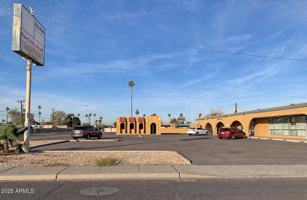 4304 W MISSOURI Avenue, Glendale, AZ 85301 — photo 2