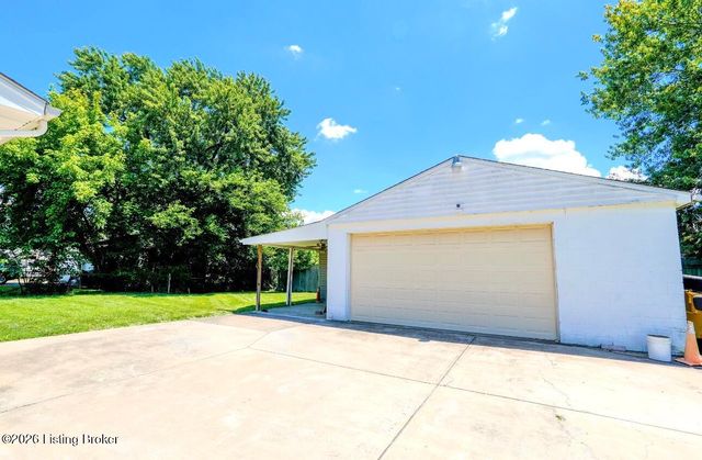 3717 Oboe Dr, Louisville, KY 40216